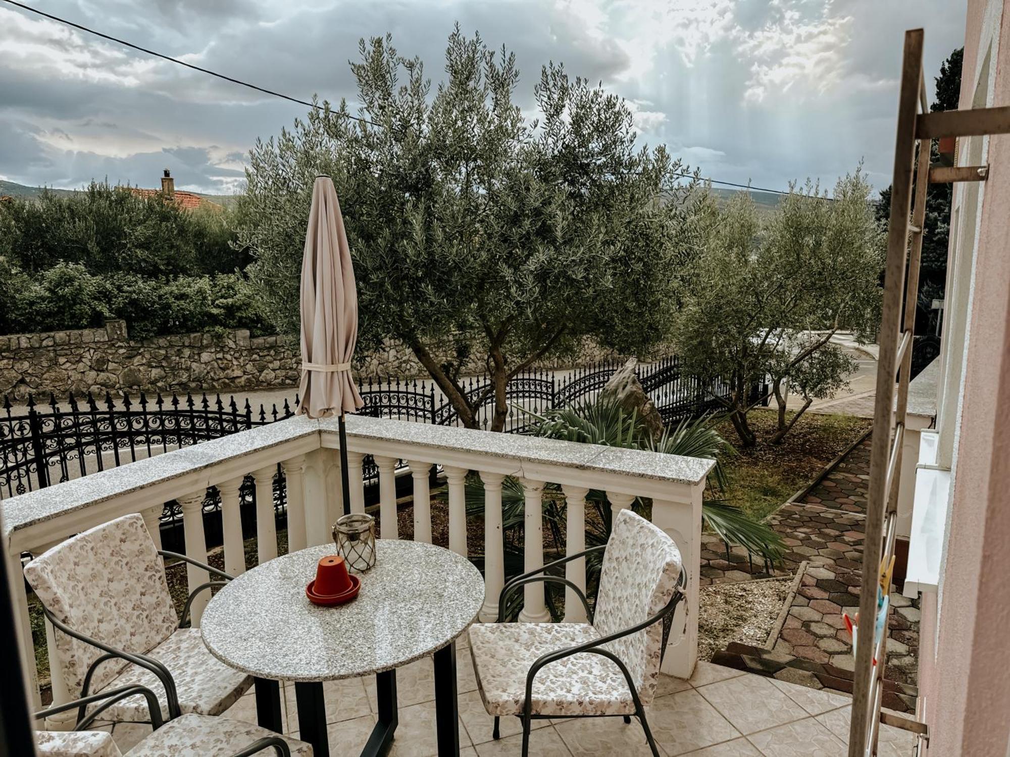 Krk Kornic Apartments Extérieur photo