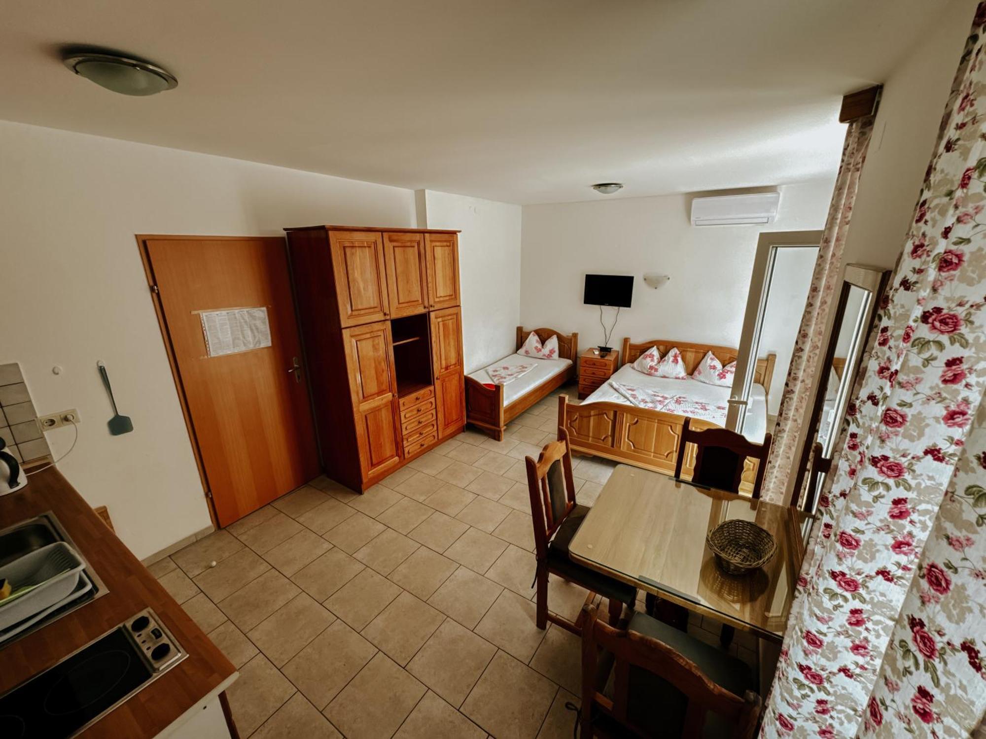 Krk Kornic Apartments Extérieur photo